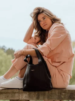 Pure Luxuries London - Sac à main Colette en cuir Noir Clearance