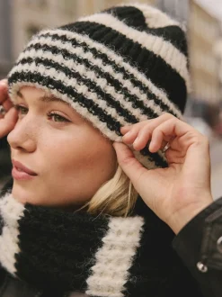 Next Noir/Blanc - Bonnet en maille à rayures Clearance