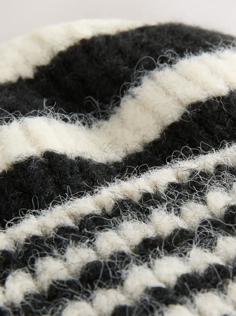 Next Noir/Blanc - Bonnet en maille à rayures Clearance