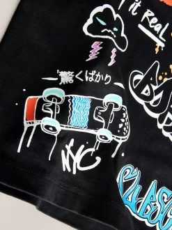 Next - Lot de 3 t-shirts à manches courtes à imprimé graphique décontractés (3-16ans) Noir/Blanc/Gris Best