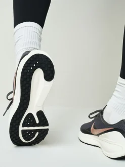 Nike - Revolution 8 Roads Chaussures de course noir/bronze Discount