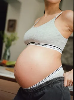 Next Noir/Gris - Maternité Allaitement Raccourci Ultimate Comfort Hauts 2 Pack Outlet