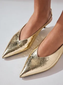 Next Or - Chaussures à talons chaton à bride arrière et bout pointu Clearance