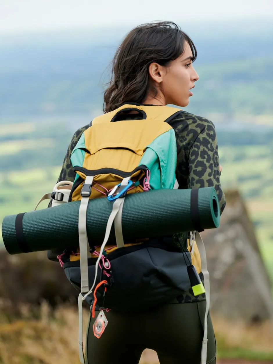 Next Orange color block - Sac de randonnée Active Sports 30 l avec housse imperméable Sale