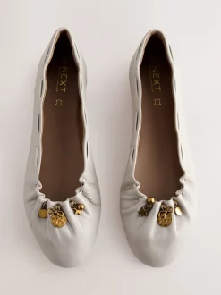 Next os - Chaussures plates Forever Comfort® en cuir à breloque froncée Best