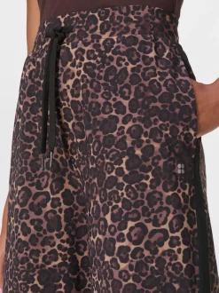 Sweaty Betty Pantalon large Betty Explorer en sueur avec bande 32po Hot