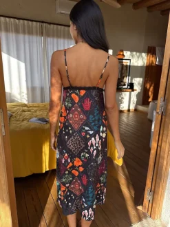 Never Fully Dressed Peignoirs en satin Gamme longue Sale