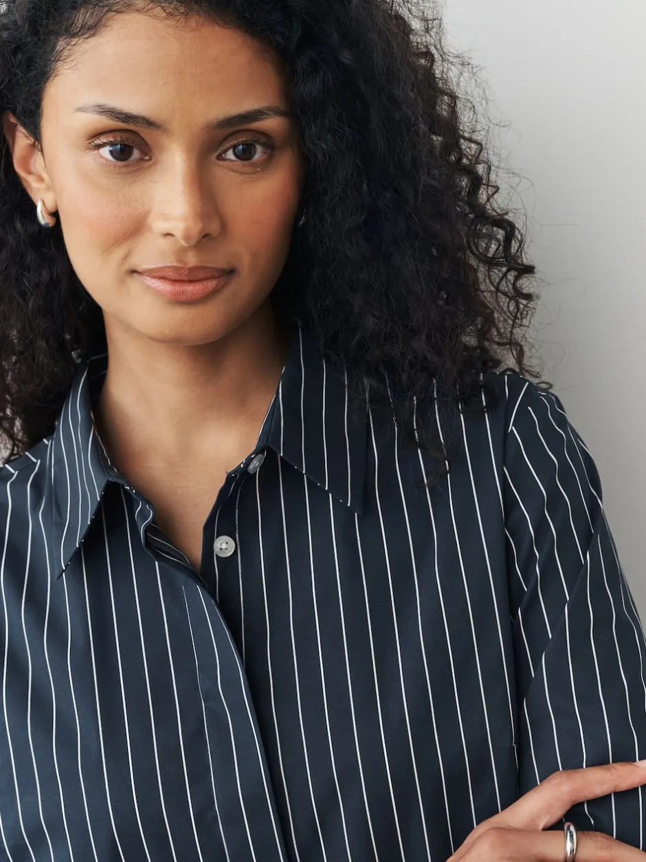 Next Rayure bleu marine/bordeaux - Lot de 2 chemises ajustées extensibles indispensables à manches longues Online