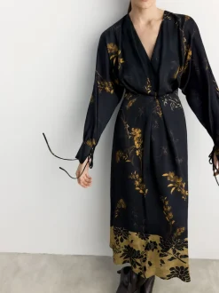 BHOEM Robe Mi-longue Satin Fleuri Imprimé Noir Kimono