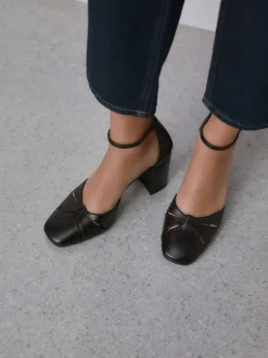 Next Rouge baie - Chaussures à talons carrés en cuir Forever Comfort® avec sangle à la cheville Outlet