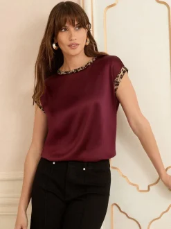 Love & Roses - Chemisier Col rond en jersey imprimé sur le devant en satin Rouge baie Discount