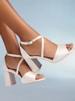 Friends Like These Sandales en Satin à lanières croisées avec chaussures à talons milieu et bout ouvert pour mariée Sale