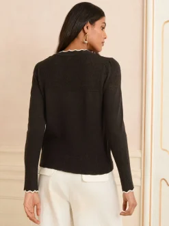 Love & Roses Sandales noires à bout festonné - Cardigan en maille Hot