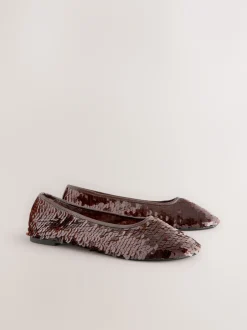 Next Sequins marron chocolat - Chaussures plates à sequins Forever Comfort® à bout rond Best