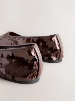 Next Sequins marron chocolat - Chaussures plates à sequins Forever Comfort® à bout rond Best