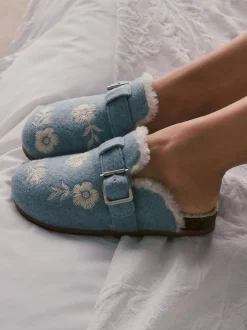 Shabby Chic by Rachel Ashwell® bleu chaussons mules brodées avec semelle plantaire en fourrure Sale