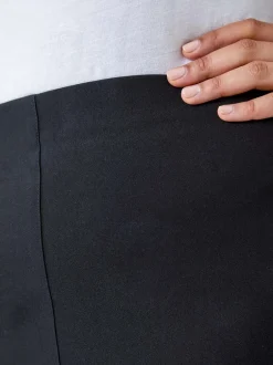 Roman Short stretch longueur genoux Hot