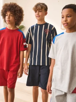 Next Sport à rayures rouge/bleu/gris - Pyjama court 3 Pack (3-16ans) Outlet