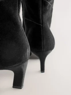 Next Suede noire - Bottes à talons Forever Comfort® à bout pointu Hot