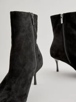 Next Suede noire - Bottes fines à talons et bout pointu Outlet