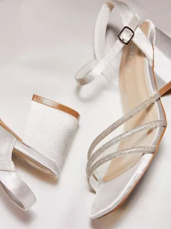 Linzi Talons Mariage Coupe large Mariah à dos ouvert avec triple devant en diamants Hot