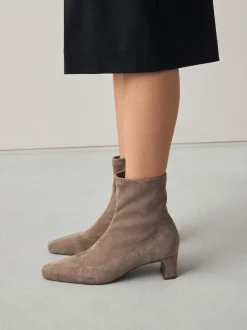 Next Taupe neutre - Bottes chaussettes à talon bloc et bout ciselé