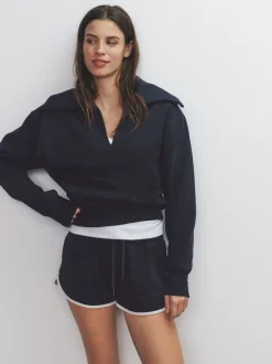 The Set lot de 2 hauts de survêtement à manches longues avec col trophée Clearance