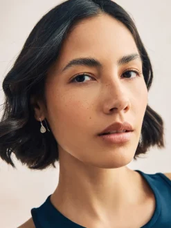 Next Tonalité argentée - Boucles d’oreilles gouttes pétales scintillantes Best