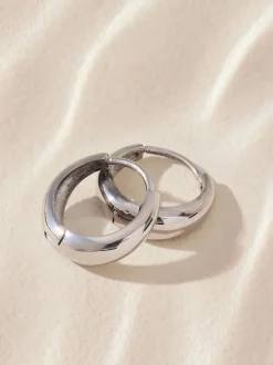 Next Tonalité argentée - Boucles d'oreilles Huggie en acier inoxydable Clearance