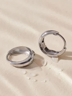 Next Tonalité argentée - Boucles d'oreilles Huggie en acier inoxydable Clearance