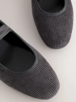 Next Velours côtelé gris - Chaussures Mary Jane à boucle à bout rond Forever Comfort New