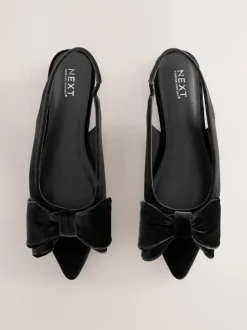 Next Velours noir - Chaussures plates Forever Comfort® à bout pointu et bride arrière à nœud Hot