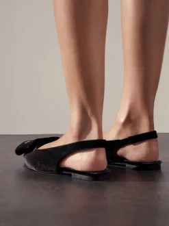 Next Velours noir - Chaussures plates Forever Comfort® à bout pointu et bride arrière à nœud Hot