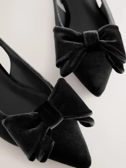 Next Velours noir - Chaussures plates Forever Comfort® à bout pointu et bride arrière à nœud Hot