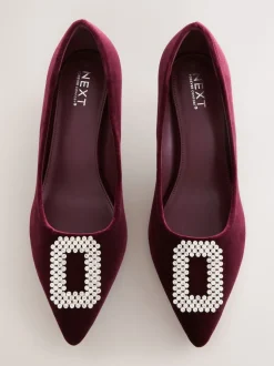 Next Velours rouge - Chaussures à talons pointus Forever Comfort avec bijoux Hot