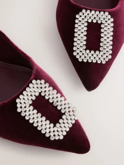 Next Velours rouge - Chaussures à talons pointus Forever Comfort avec bijoux Hot