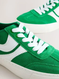 Next Vert - Baskets à lacets Forever Comfort® en daim à rayures latérales Online